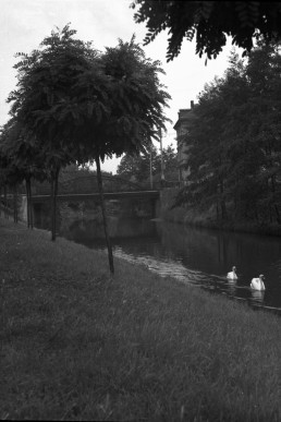 Blick vom Sprotteufer an der "Farbe" auf die Brücke