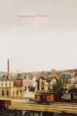 Ansicht Bahnhof, Postamt und Wiesenstraße (koloriert)