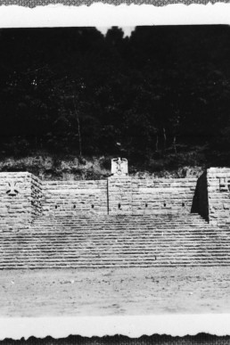 Denkmal am Sportplatz