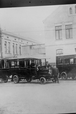 Die ersten Omnibusse der "Schmöllner Automobil- Betriebs-Gesellschaft m.b.H."