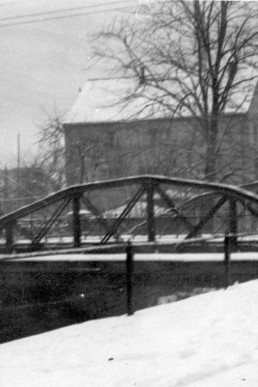 Sprottenbrücke, Uferstraße