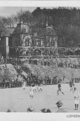 Die "Lohsenburg" mit Sportplatz