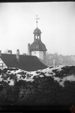 Rathaus mit Stadtmauer
