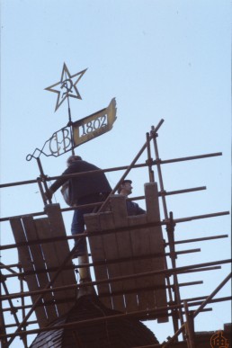 Demontage der Wetterfahne