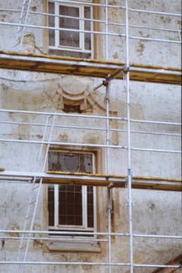 Freigelegte Vorhangbogenfenster