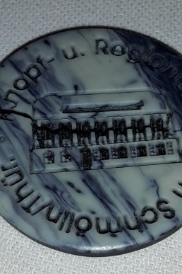 Plakette zur Museumseröffnung