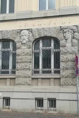 Fassade Bankgebäude Ecke Mittelstrasse