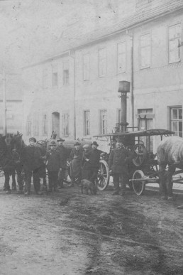 Fäkalienabfuhrf auf dem Kirchplatz