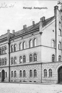 Herzogliches Amtsgericht, Amtsplatz