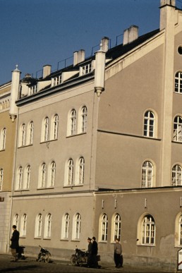 Gebäude des Rates des Kreises (ehemals Amtsgericht, jetzt Land- ratsamt) auf dem Amtsplatz