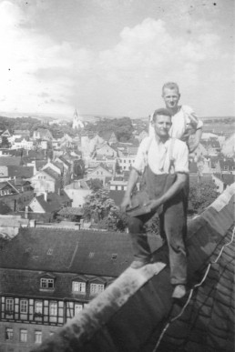 Dachdecker auf der Schmöllner Stadtkirche