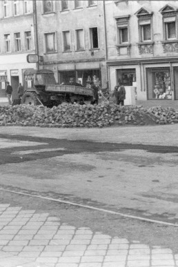 Pflastersteine auf dem Markt gelagert