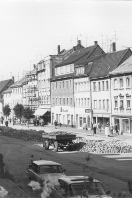 Pflastersteine auf dem Markt gelagert