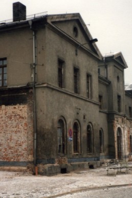 Bahnhofsgebäude während der Rekonstruktion