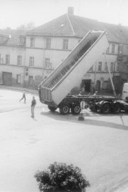 Straßenbauarbeiten auf dem Markt