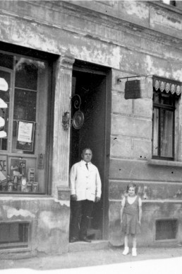 Friseurgeschäft von Oskar Winkler, Gartenstraße 4