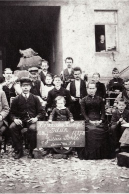 Belegschaft der Pantoffelfabrik Julius Pohle