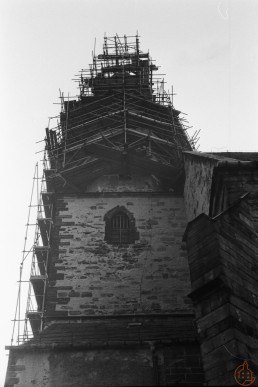 Eingerüsteter Kirchtum