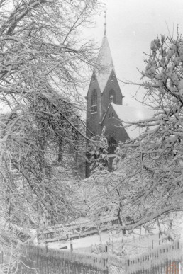 Katholische Kirche im Winter