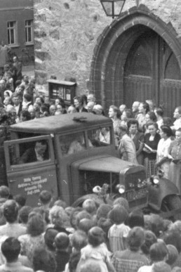 Ankunft der neuen Glocken an der Stadtkirche