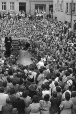 Ansprache von Pfarrer Colditz vor der Stadtkirche