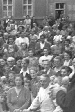 Ansprache von Pfarrer Colditz vor der Stadtkirche