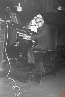 Herr Schellenberg in Vertretung als Organist