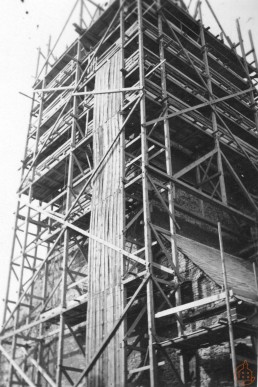 Eingerüstete Stadtkirche St. Nicolai