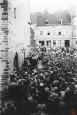 Vorbereitungen zum Hochziehen der Glocken