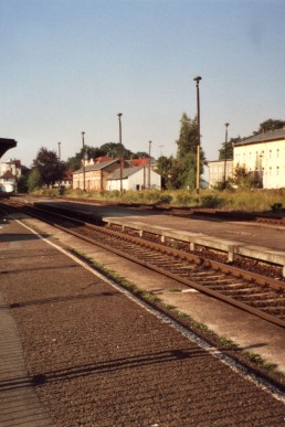 Bahnhof mit Bahnsteigen