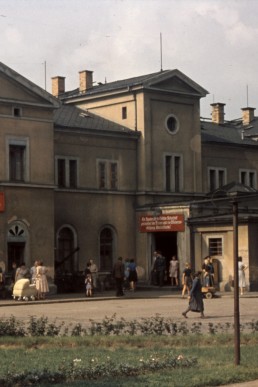 Bahnhofsgebäude von der Vorderseite