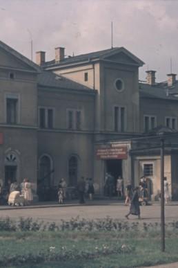 Bahnhofsgebäude von der Vorderseite