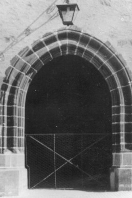 Erneuertes Hauptportal