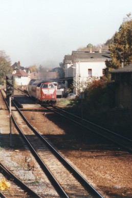 Abfahrt eines Personenzuges am Bahnhof