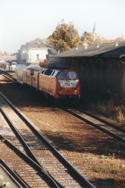 Abfahrt eines Personenzuges am Bahnhof