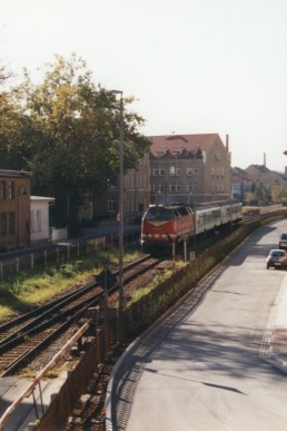 Ankommender Personenzuges aus Richtung Gera