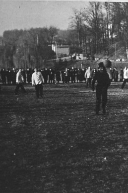 Fußballspiel auf dem Sportplatz