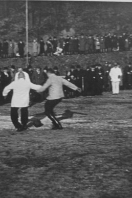 Fußballspiel auf dem Sportplatz