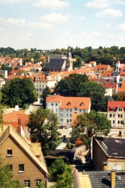 Blick vom Hillerturm zum Rathaus und zur Stadtkirche