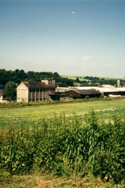 Blick vom Lindenberg zum ACZ (Agro-Cheimisches-Zentrum) und Getreidewirtschaft