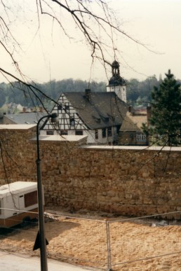 Blick vom Eichberg zum Rathaus und zur Stadtmauer