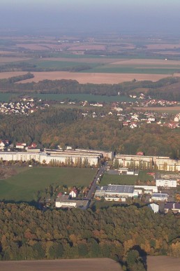 Blick auf die Heimstätte und das Gewerbegebiet Crimmitschauer Straße (Luftaufnahme)