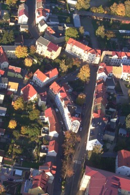 Schmölln mit Gößnitzer Straße, Schulstraße, Feldstraße. (Luftaufnahme)