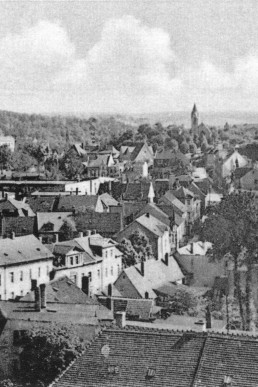Blick vom Kirchturm zum Goetheplatz und zur Katholischen Kirche