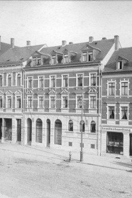 Geschäfte auf der oberen Marktseite