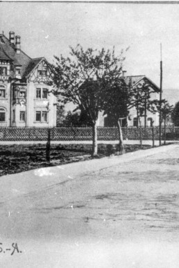 Coßwitzanger mit Bahnübergang