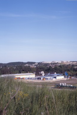 Blick von Schloßig auf die SB-Halle und Tankstelle in der Ronneburger Straße