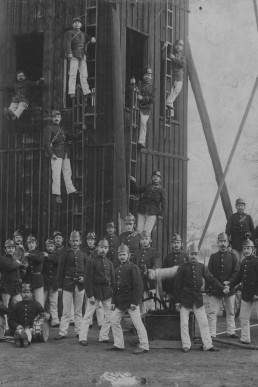 Steiger der Freiwilligen Feuerwehr am Steigerturm Cosswitzanger