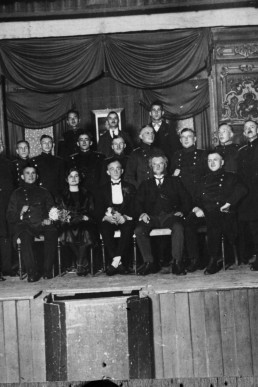 Gruppenfoto anläßlich der Theateraufführung "Rosenmontag", Freiwillige Feuerwehr