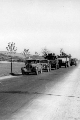 Fahrzeuge auf dem Weg nach Zschernitzsch zur Hauptübung der Wehr Schmölln